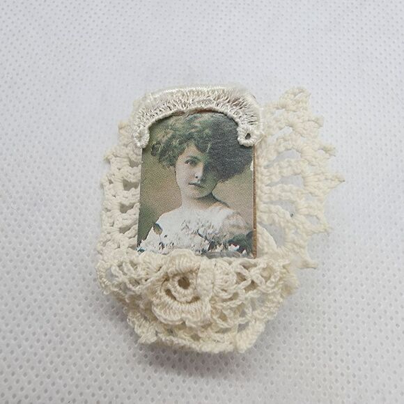 Handmade Crocheted Lace & Vintage Portrait Brooch - Picture 2 of 3